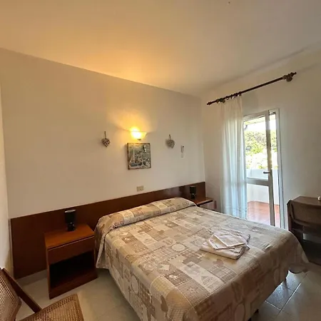 فندق مبيت وإفطار Alex 4*